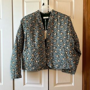 NWT Universal thread floral jacket with buttons and cinch band in back. Lg